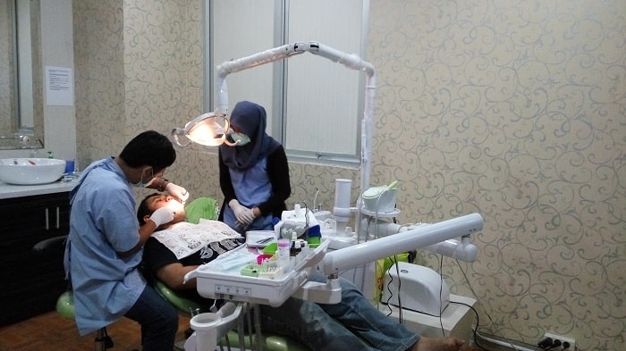 10 Doker Gigi Terbaik di Makassar